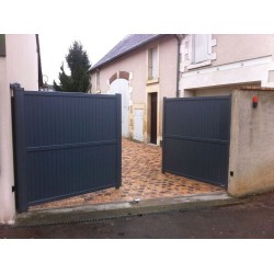 Portail Aluminium intemporel plein sur mesure