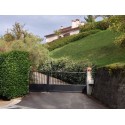 Portail Aluminium intemporel semi-ajouré sur mesure