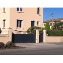 Portail Aluminium intemporel semi-ajouré sur mesure