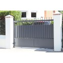 Portail Aluminium intemporel semi-ajouré sur mesure